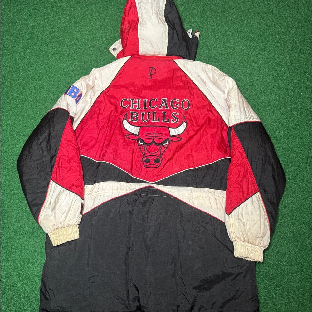 Vintage 90s Chicago Bulls Puffer Coat, Starter Jacket, Michael Jordan NBA (XL) - Picture 6 of 9